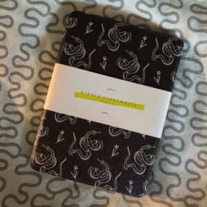 Snake Pattern Kindle Case - 11th Gen Paperwhite - Page.